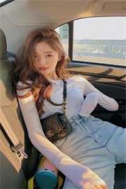 氪金養到真權臣後，她被反撩了