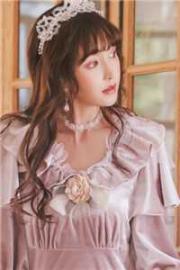 女友逃婚後，我娶了她死對頭