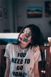 出獄躲師姐，又被絕色未婚妻拿捏？